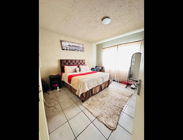 2 BEDROOM APARTMENT FOR SALE IN WYCHWOOD